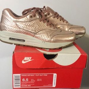 Woman’s NIKE Air Max bronze